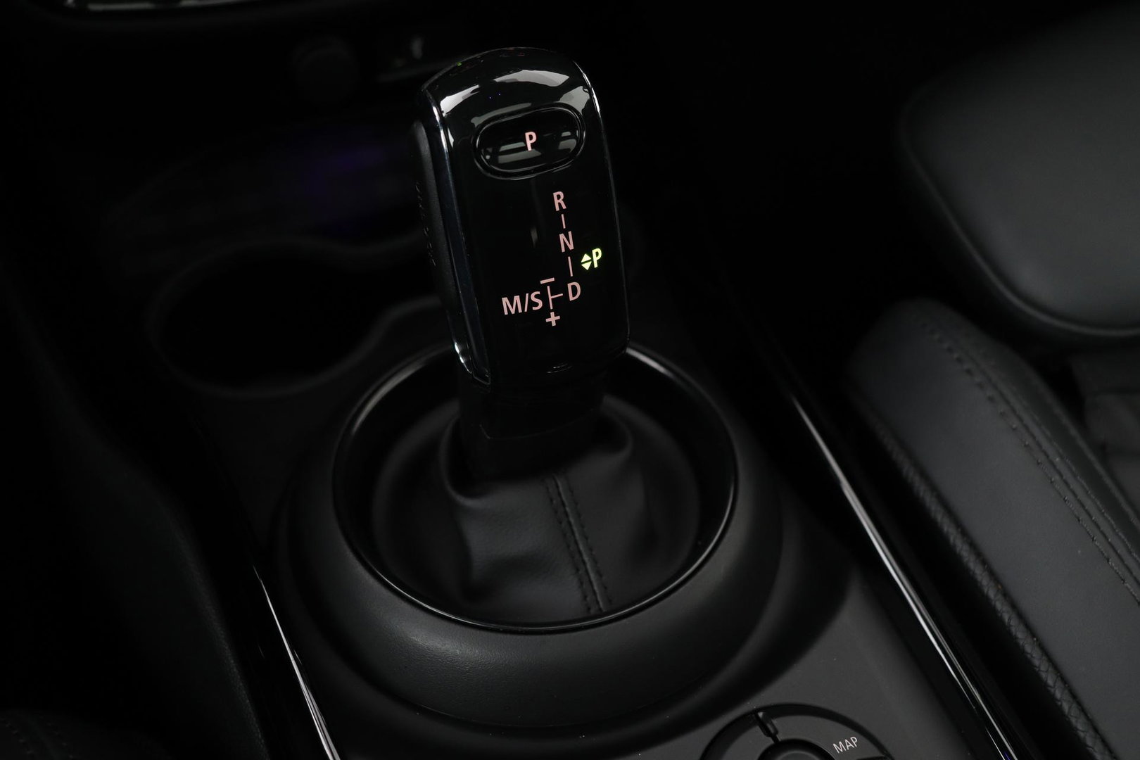 MINI Clubman 2.0 JCW ALL4 John Cooper Works | Panoramadak | Stoelverwarming | Keyless | Cruise Control | Navigatie | 19 Inch