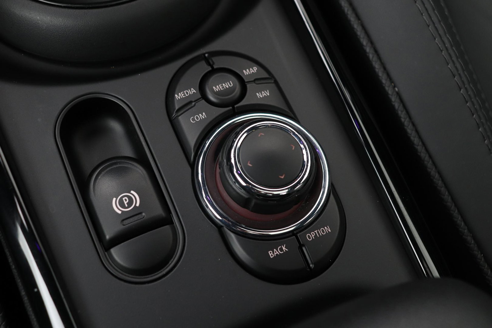 MINI Clubman 2.0 JCW ALL4 John Cooper Works | Panoramadak | Stoelverwarming | Keyless | Cruise Control | Navigatie | 19 Inch
