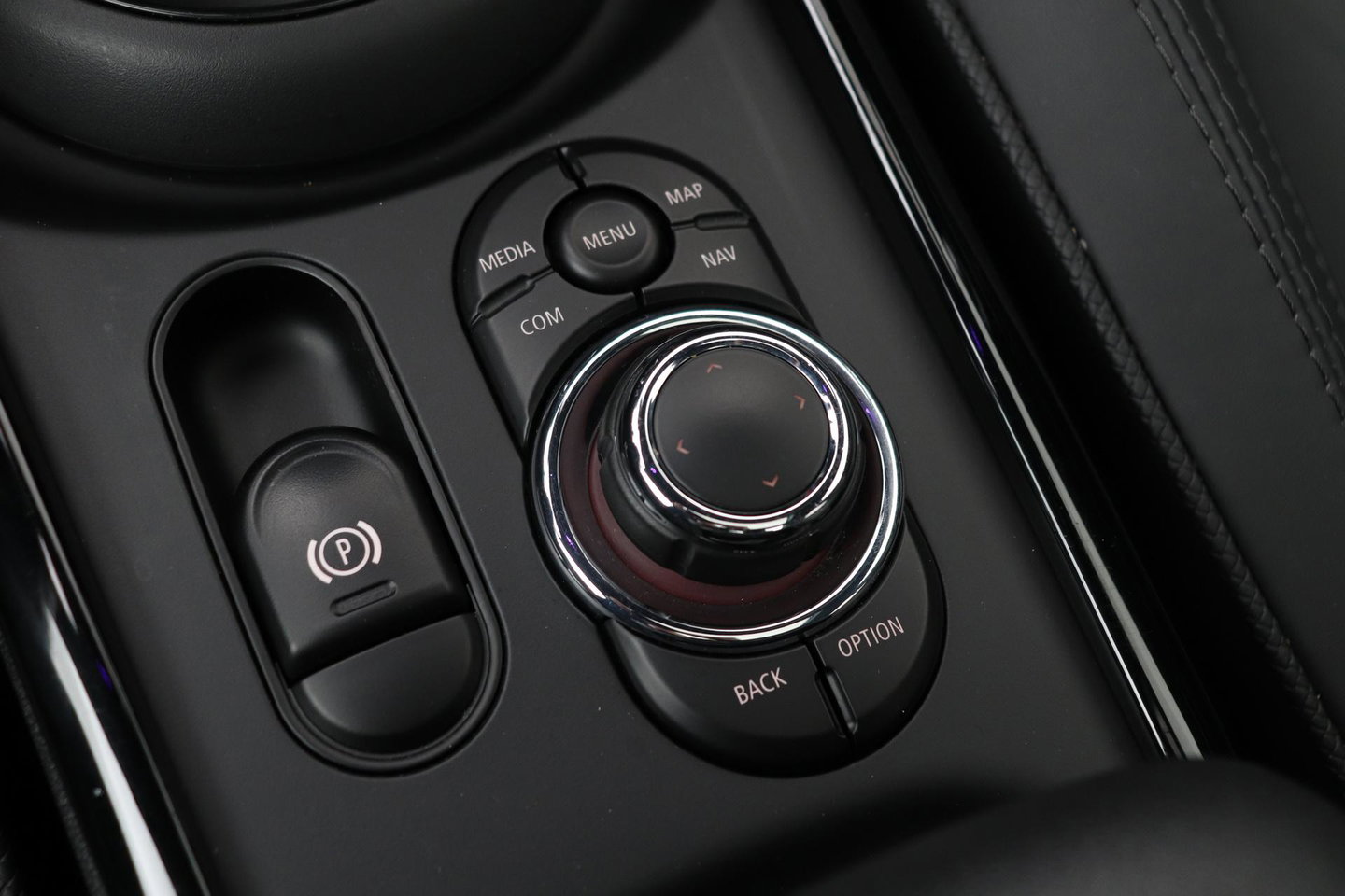 MINI Clubman 2.0 JCW ALL4 John Cooper Works | Panoramadak | Stoelverwarming | Keyless | Cruise Control | Navigatie | 19 Inch