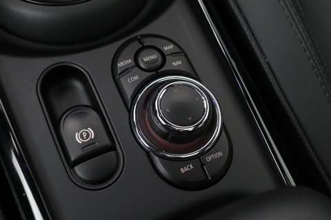 MINI Clubman 2.0 JCW ALL4 John Cooper Works | Panoramadak | Stoelverwarming | Keyless | Cruise Control | Navigatie | 19 Inch