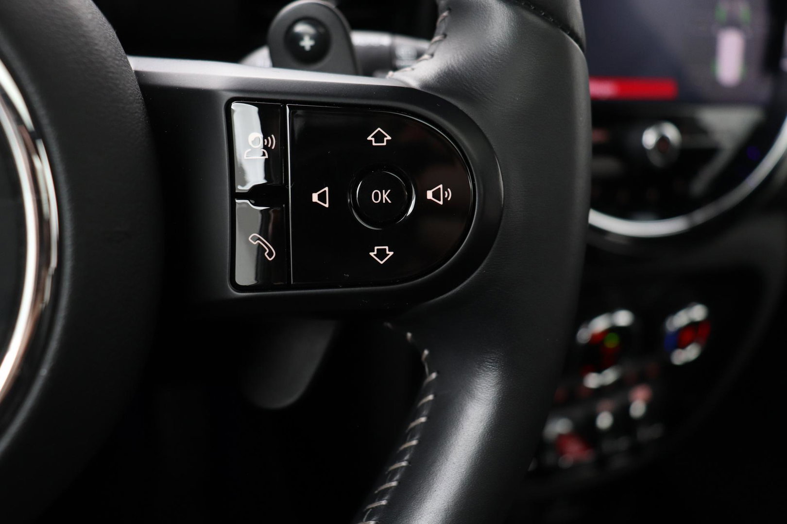 MINI Clubman 2.0 JCW ALL4 John Cooper Works | Panoramadak | Stoelverwarming | Keyless | Cruise Control | Navigatie | 19 Inch
