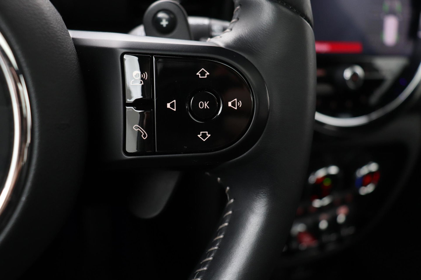 MINI Clubman 2.0 JCW ALL4 John Cooper Works | Panoramadak | Stoelverwarming | Keyless | Cruise Control | Navigatie | 19 Inch