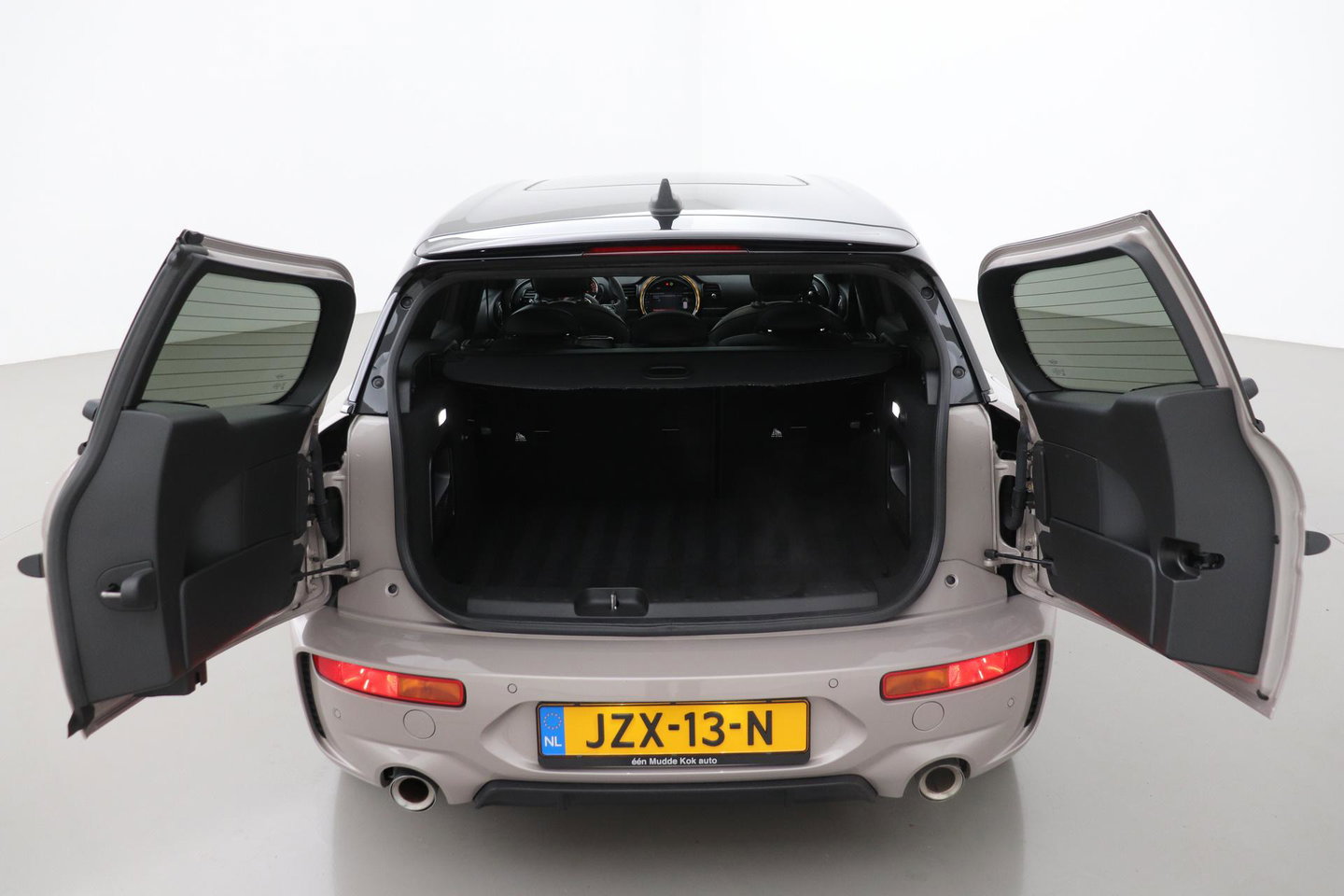 MINI Clubman 2.0 JCW ALL4 John Cooper Works | Panoramadak | Stoelverwarming | Keyless | Cruise Control | Navigatie | 19 Inch