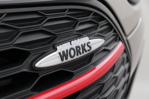 MINI Clubman 2.0 JCW ALL4 John Cooper Works | Panoramadak | Stoelverwarming | Keyless | Cruise Control | Navigatie | 19 Inch