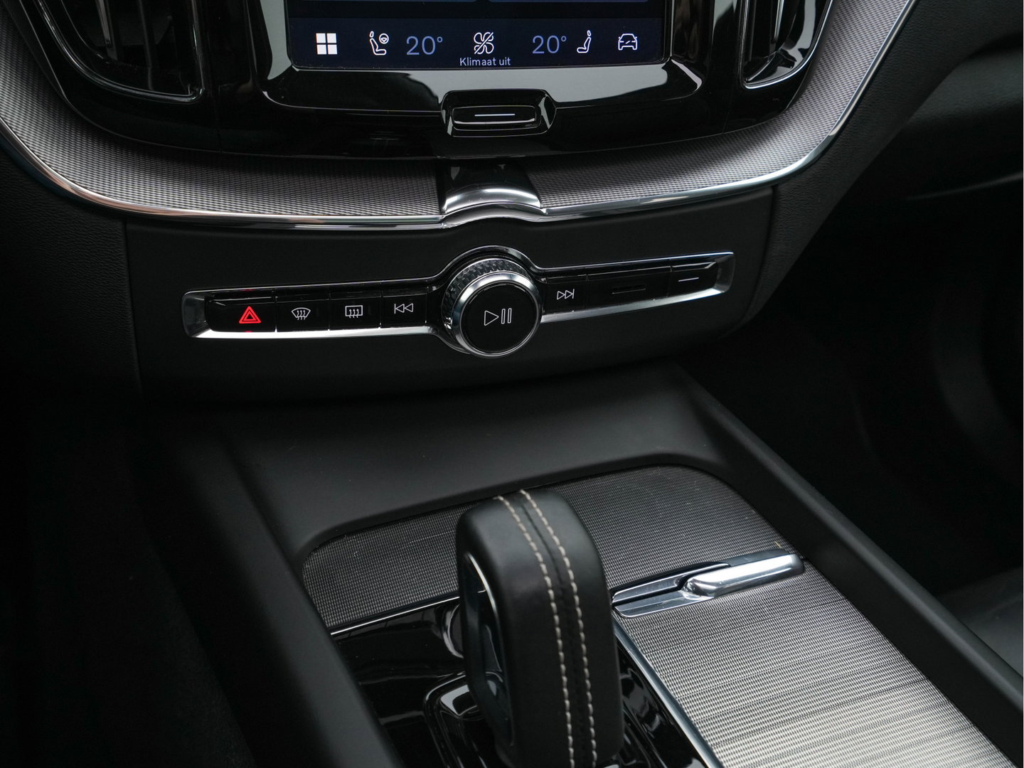 Volvo XC60 2.0 T6 Plug-in hybrid AWD Plus Bright (Plug-in) {SoH-96%} (INCL.BTW) *PANO | HEAD-UP | LEATHER-FABRIC | FULL-LED | MEMORY-PACK | HARMAN/KARDON-AUDIO | TOP-VIEW | HEATED-CONTOURSEATS | DIGI-COCKPIT | NAVI-FULLMAP | PRIVACYGLASS | 21''ALU | TOWBAR*