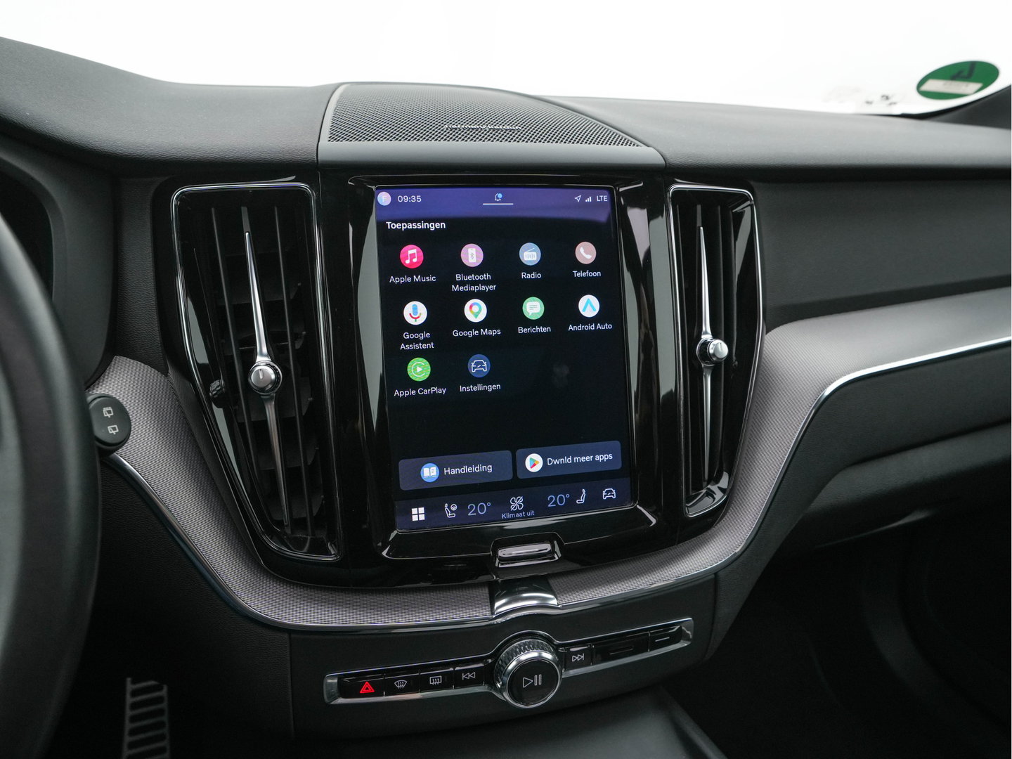 Volvo XC60 2.0 T6 Plug-in hybrid AWD Plus Bright (Plug-in) {SoH-96%} (INCL.BTW) *PANO | HEAD-UP | LEATHER-FABRIC | FULL-LED | MEMORY-PACK | HARMAN/KARDON-AUDIO | TOP-VIEW | HEATED-CONTOURSEATS | DIGI-COCKPIT | NAVI-FULLMAP | PRIVACYGLASS | 21''ALU | TOWBAR*