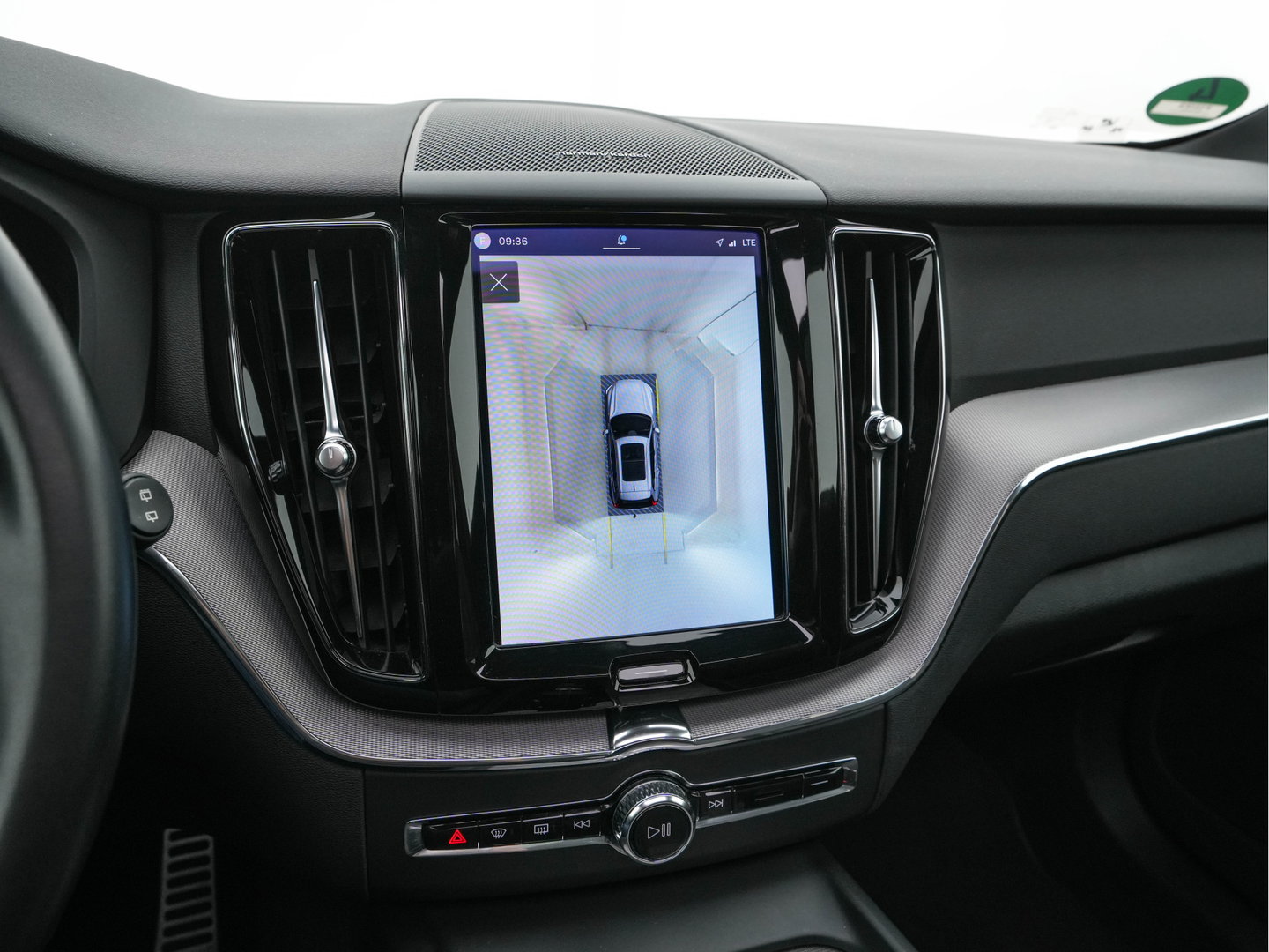 Volvo XC60 2.0 T6 Plug-in hybrid AWD Plus Bright (Plug-in) {SoH-96%} (INCL.BTW) *PANO | HEAD-UP | LEATHER-FABRIC | FULL-LED | MEMORY-PACK | HARMAN/KARDON-AUDIO | TOP-VIEW | HEATED-CONTOURSEATS | DIGI-COCKPIT | NAVI-FULLMAP | PRIVACYGLASS | 21''ALU | TOWBAR*