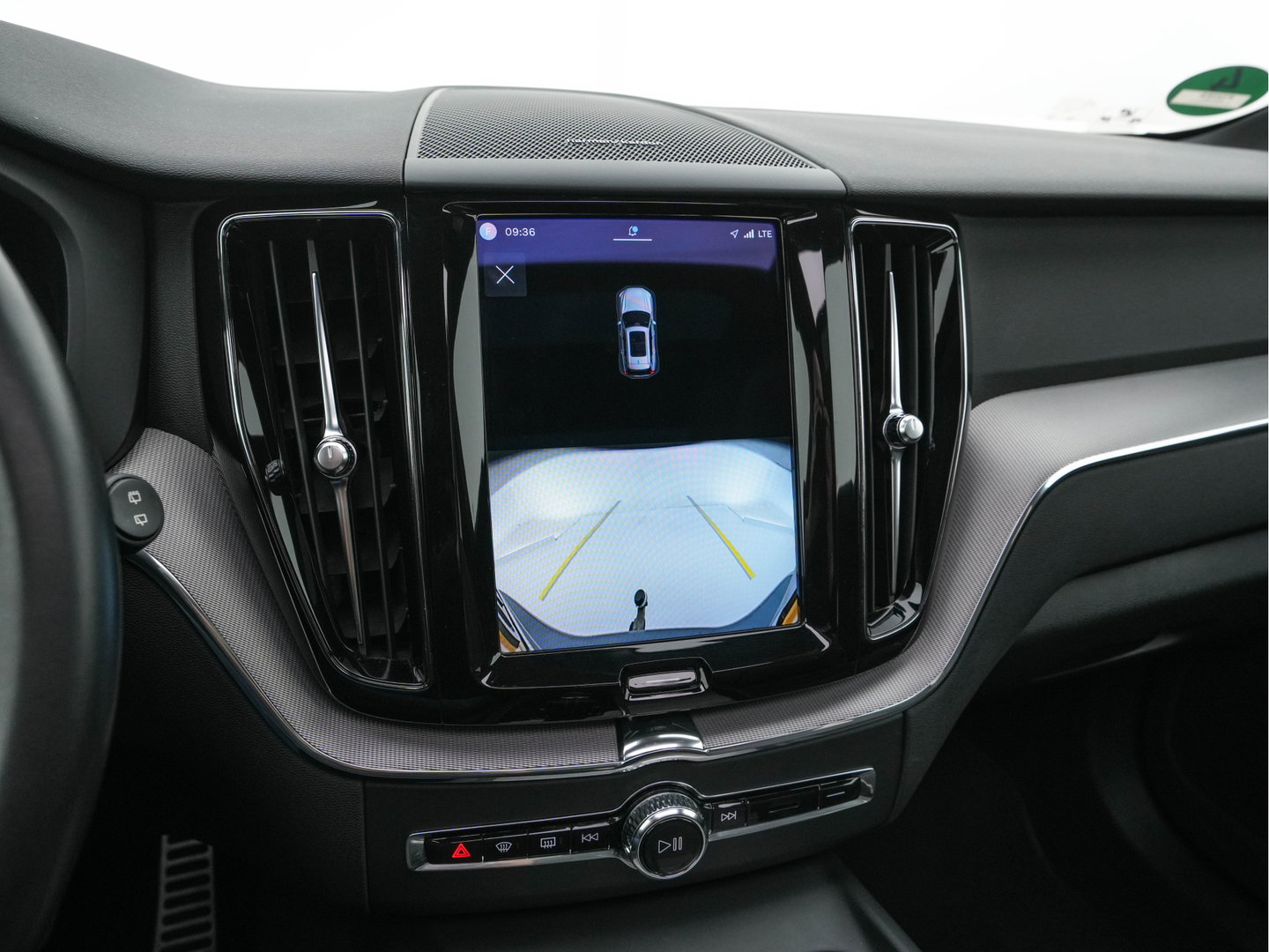 Volvo XC60 2.0 T6 Plug-in hybrid AWD Plus Bright (Plug-in) {SoH-96%} (INCL.BTW) *PANO | HEAD-UP | LEATHER-FABRIC | FULL-LED | MEMORY-PACK | HARMAN/KARDON-AUDIO | TOP-VIEW | HEATED-CONTOURSEATS | DIGI-COCKPIT | NAVI-FULLMAP | PRIVACYGLASS | 21''ALU | TOWBAR*