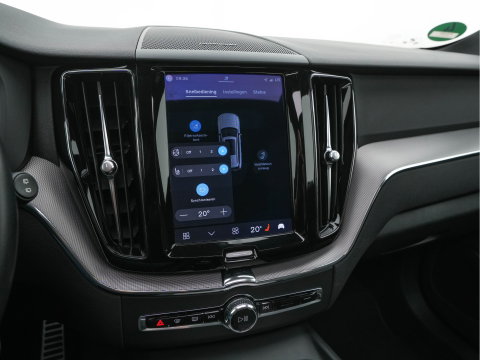 Volvo XC60 2.0 T6 Plug-in hybrid AWD Plus Bright (Plug-in) {SoH-96%} (INCL.BTW) *PANO | HEAD-UP | LEATHER-FABRIC | FULL-LED | MEMORY-PACK | HARMAN/KARDON-AUDIO | TOP-VIEW | HEATED-CONTOURSEATS | DIGI-COCKPIT | NAVI-FULLMAP | PRIVACYGLASS | 21''ALU | TOWBAR*