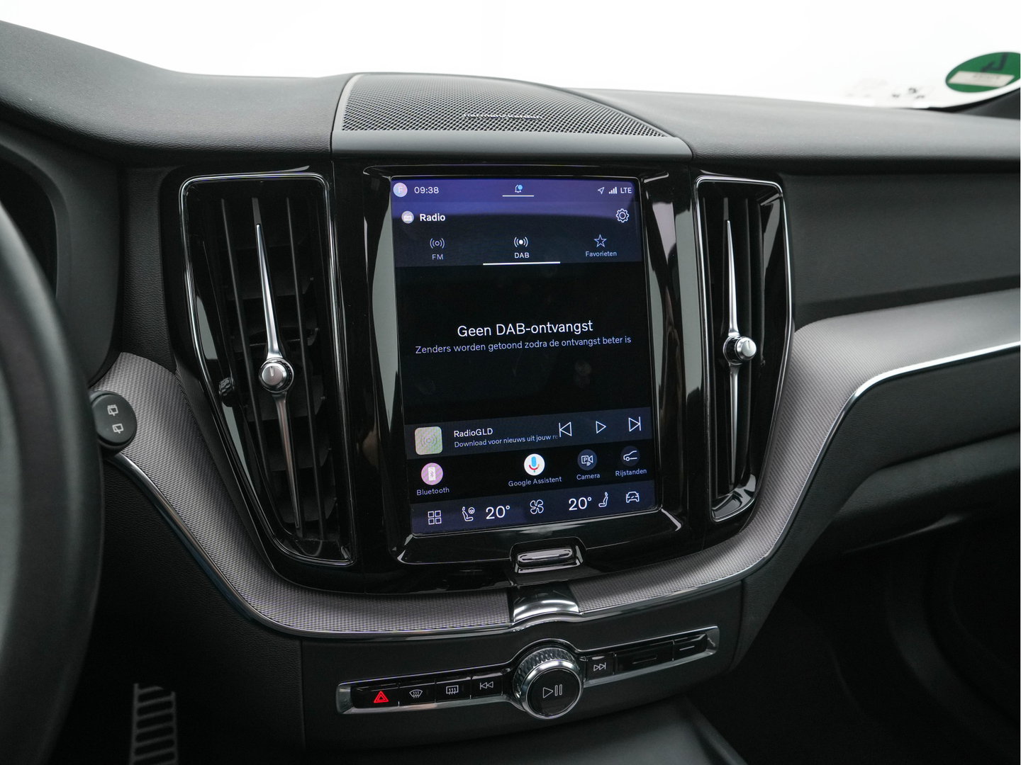 Volvo XC60 2.0 T6 Plug-in hybrid AWD Plus Bright (Plug-in) {SoH-96%} (INCL.BTW) *PANO | HEAD-UP | LEATHER-FABRIC | FULL-LED | MEMORY-PACK | HARMAN/KARDON-AUDIO | TOP-VIEW | HEATED-CONTOURSEATS | DIGI-COCKPIT | NAVI-FULLMAP | PRIVACYGLASS | 21''ALU | TOWBAR*