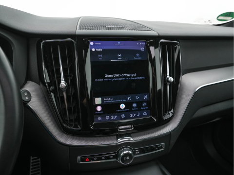 Volvo XC60 2.0 T6 Plug-in hybrid AWD Plus Bright (Plug-in) {SoH-96%} (INCL.BTW) *PANO | HEAD-UP | LEATHER-FABRIC | FULL-LED | MEMORY-PACK | HARMAN/KARDON-AUDIO | TOP-VIEW | HEATED-CONTOURSEATS | DIGI-COCKPIT | NAVI-FULLMAP | PRIVACYGLASS | 21''ALU | TOWBAR*