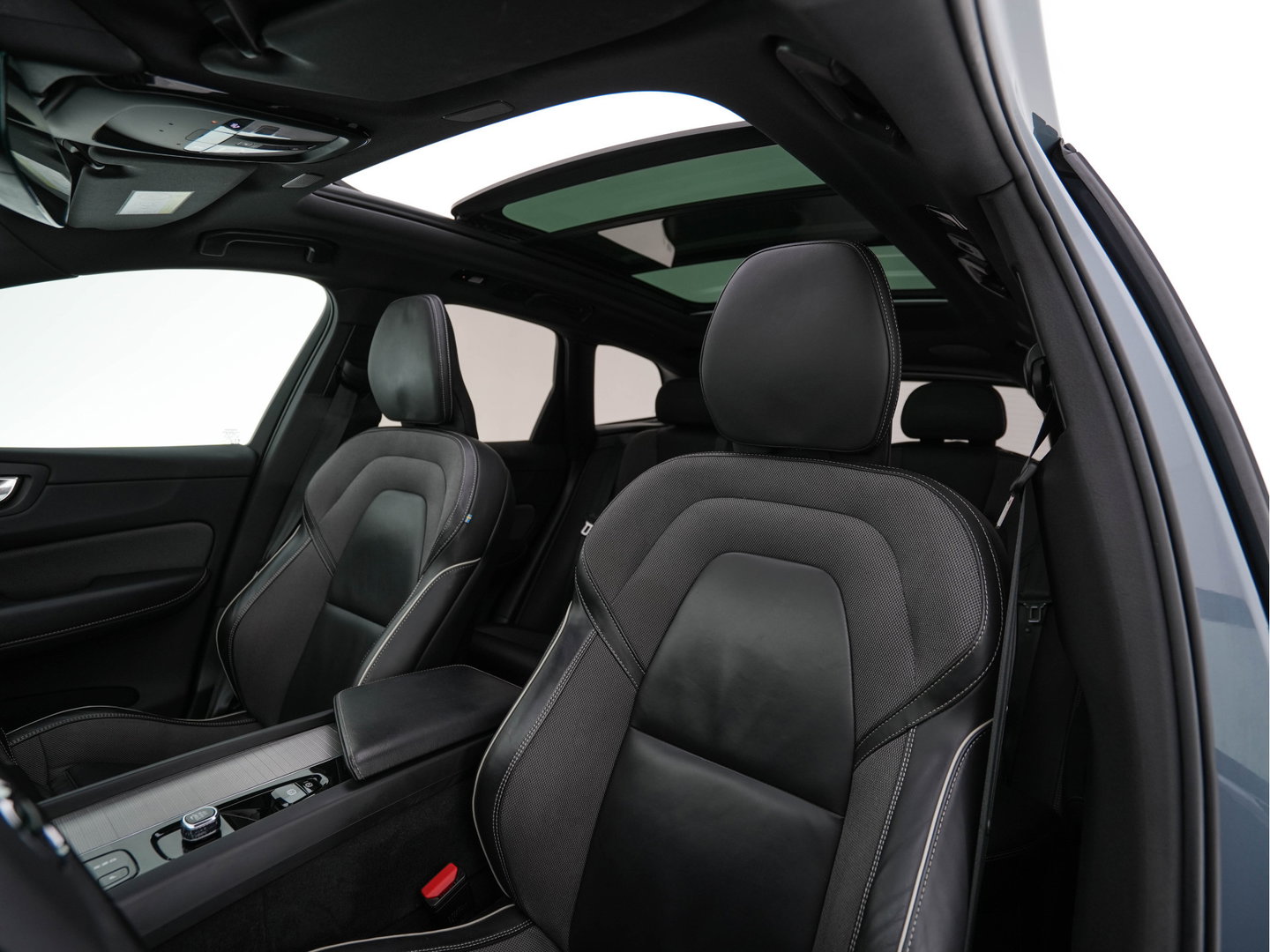 Volvo XC60 2.0 T6 Plug-in hybrid AWD Plus Bright (Plug-in) {SoH-96%} (INCL.BTW) *PANO | HEAD-UP | LEATHER-FABRIC | FULL-LED | MEMORY-PACK | HARMAN/KARDON-AUDIO | TOP-VIEW | HEATED-CONTOURSEATS | DIGI-COCKPIT | NAVI-FULLMAP | PRIVACYGLASS | 21''ALU | TOWBAR*