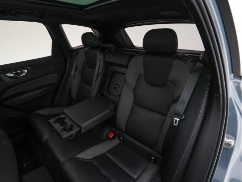 Volvo XC60 2.0 T6 Plug-in hybrid AWD Plus Bright (Plug-in) {SoH-96%} (INCL.BTW) *PANO | HEAD-UP | LEATHER-FABRIC | FULL-LED | MEMORY-PACK | HARMAN/KARDON-AUDIO | TOP-VIEW | HEATED-CONTOURSEATS | DIGI-COCKPIT | NAVI-FULLMAP | PRIVACYGLASS | 21''ALU | TOWBAR*