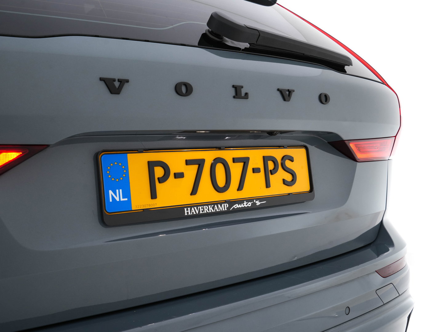 Volvo XC60 2.0 T6 Plug-in hybrid AWD Plus Bright (Plug-in) {SoH-96%} (INCL.BTW) *PANO | HEAD-UP | LEATHER-FABRIC | FULL-LED | MEMORY-PACK | HARMAN/KARDON-AUDIO | TOP-VIEW | HEATED-CONTOURSEATS | DIGI-COCKPIT | NAVI-FULLMAP | PRIVACYGLASS | 21''ALU | TOWBAR*