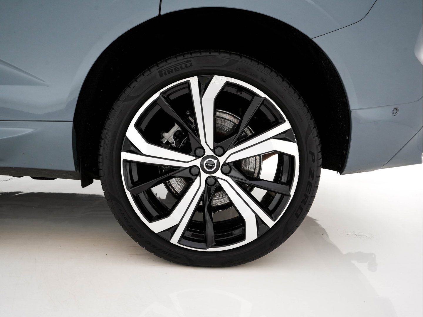 Volvo XC60 2.0 T6 Plug-in hybrid AWD Plus Bright (Plug-in) {SoH-96%} (INCL.BTW) *PANO | HEAD-UP | LEATHER-FABRIC | FULL-LED | MEMORY-PACK | HARMAN/KARDON-AUDIO | TOP-VIEW | HEATED-CONTOURSEATS | DIGI-COCKPIT | NAVI-FULLMAP | PRIVACYGLASS | 21''ALU | TOWBAR*