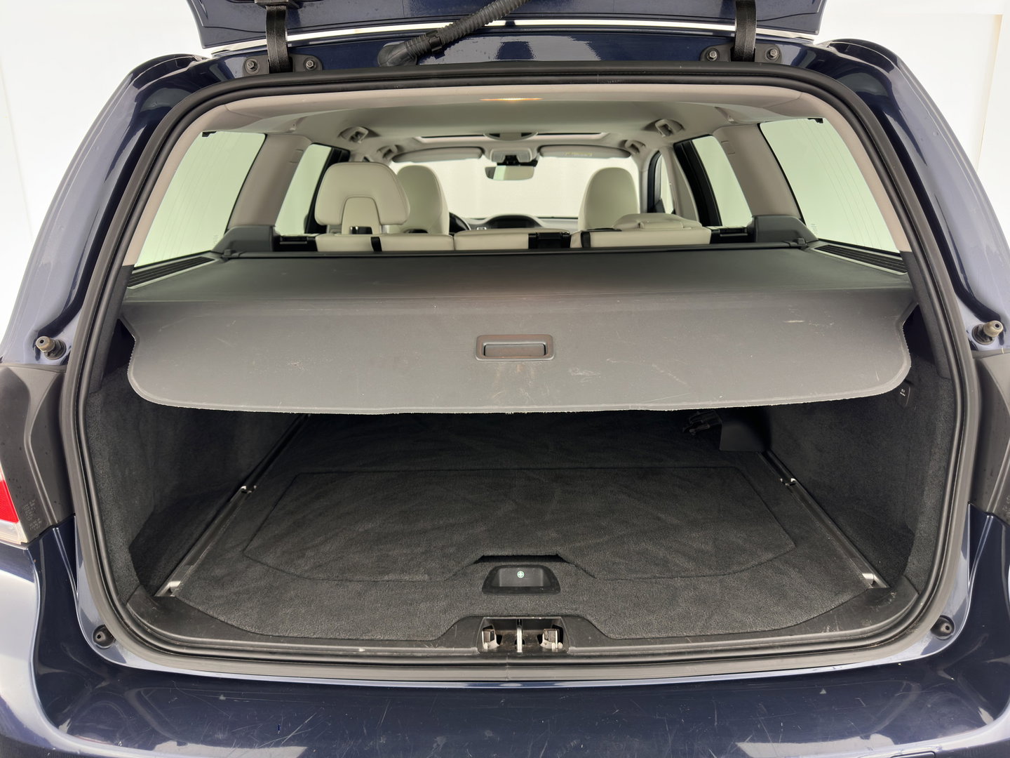 Volvo V70 2.0 D4 Summum *PANO | LUXURY-LEATHER | BI-XENON | MEMORY-PACK | NAVI-FULLMAP | CAMERA | HEATED-COMFORTSEATS | PRIVACY-GLASS | PDC | ECC | CRUISE | TOWBAR | 17''ALU*