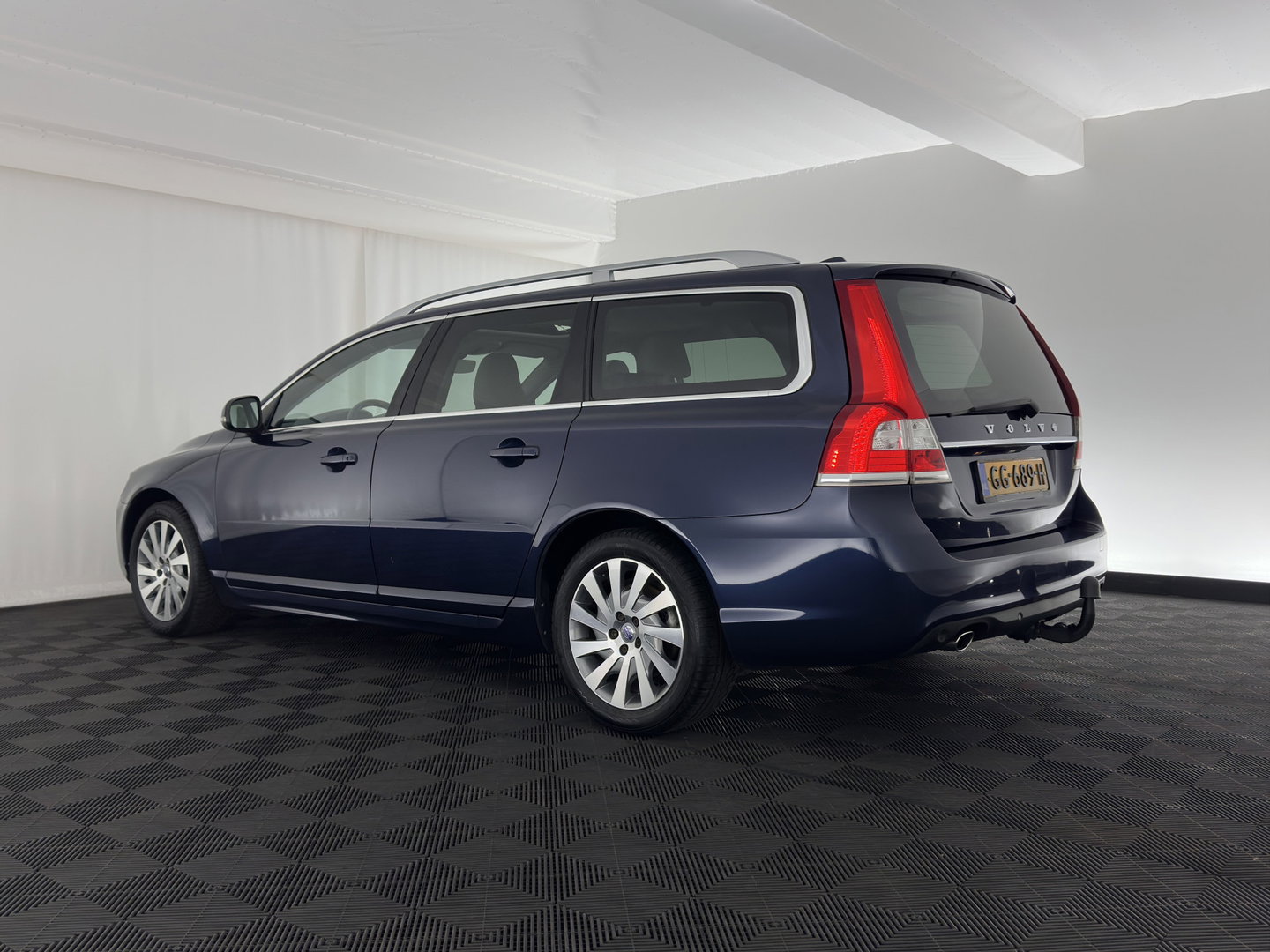Volvo V70 2.0 D4 Summum *PANO | LUXURY-LEATHER | BI-XENON | MEMORY-PACK | NAVI-FULLMAP | CAMERA | HEATED-COMFORTSEATS | PRIVACY-GLASS | PDC | ECC | CRUISE | TOWBAR | 17''ALU*