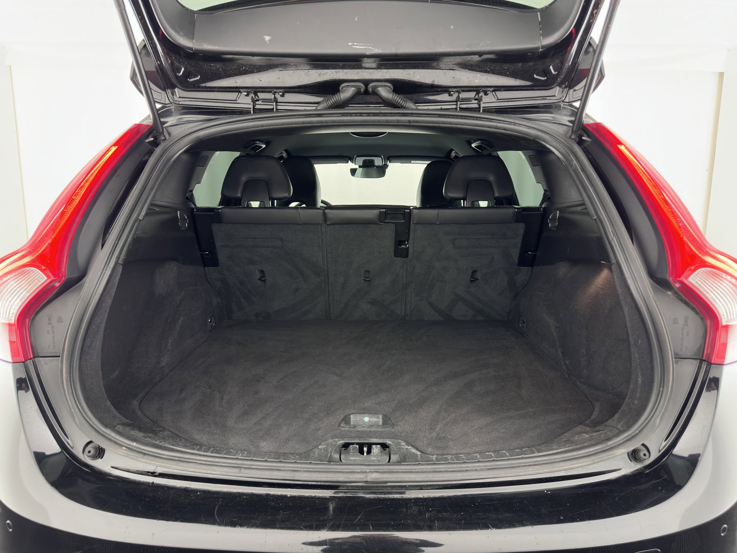 Volvo V60 2.0 D2 Summum *LEATHER | XENON | HEATED-COMFORTSEATS | NAVI-FULLMAP | PRIVACY-GLASS | ECC | PDC | CRUISE | 17''ALU*