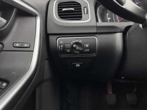 Volvo V60 2.0 D2 Summum *LEATHER | XENON | HEATED-COMFORTSEATS | NAVI-FULLMAP | PRIVACY-GLASS | ECC | PDC | CRUISE | 17''ALU*