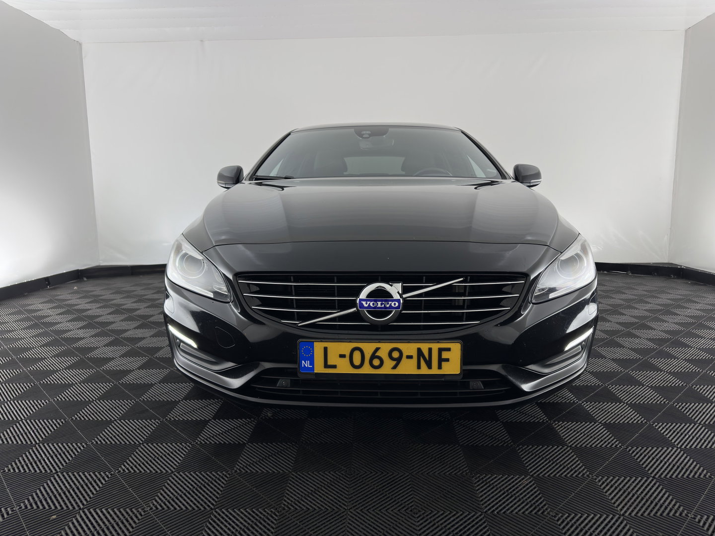 Volvo V60 2.0 D2 Summum *LEATHER | XENON | HEATED-COMFORTSEATS | NAVI-FULLMAP | PRIVACY-GLASS | ECC | PDC | CRUISE | 17''ALU*