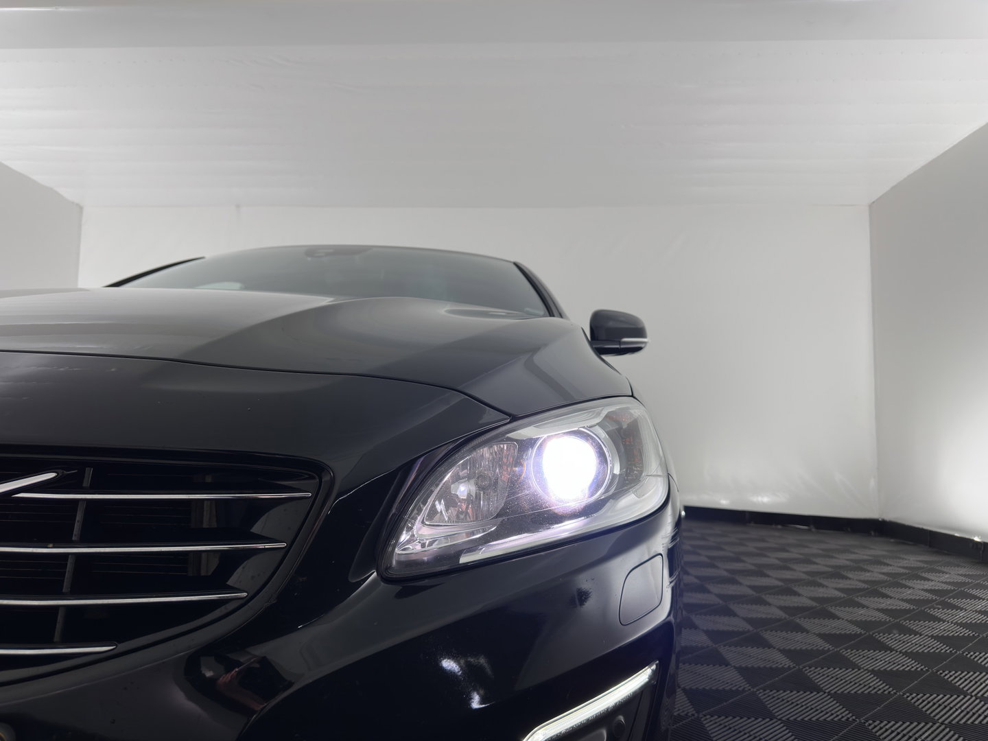 Volvo V60 2.0 D2 Summum *LEATHER | XENON | HEATED-COMFORTSEATS | NAVI-FULLMAP | PRIVACY-GLASS | ECC | PDC | CRUISE | 17''ALU*