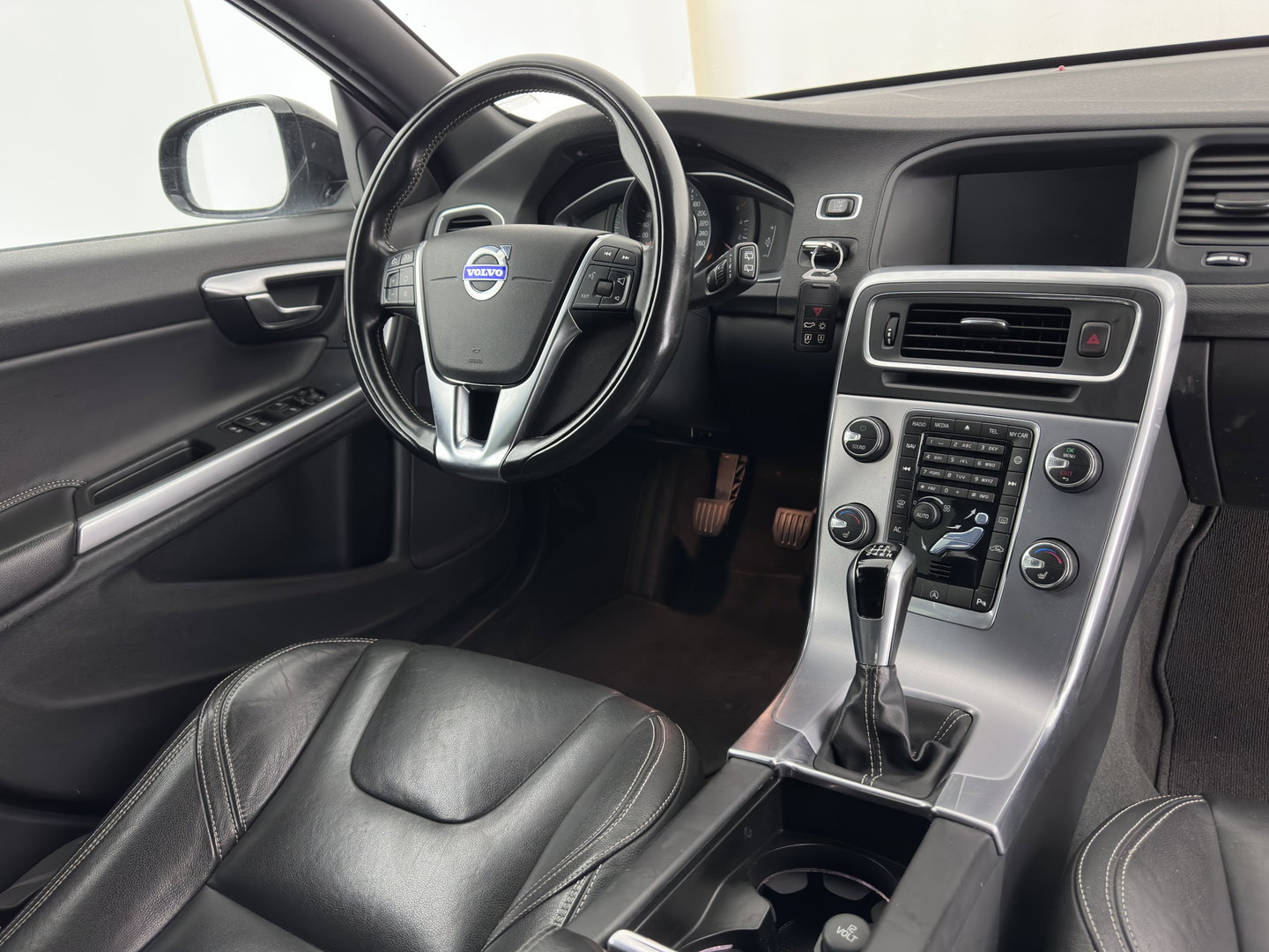 Volvo V60 2.0 D2 Summum *LEATHER | XENON | HEATED-COMFORTSEATS | NAVI-FULLMAP | PRIVACY-GLASS | ECC | PDC | CRUISE | 17''ALU*
