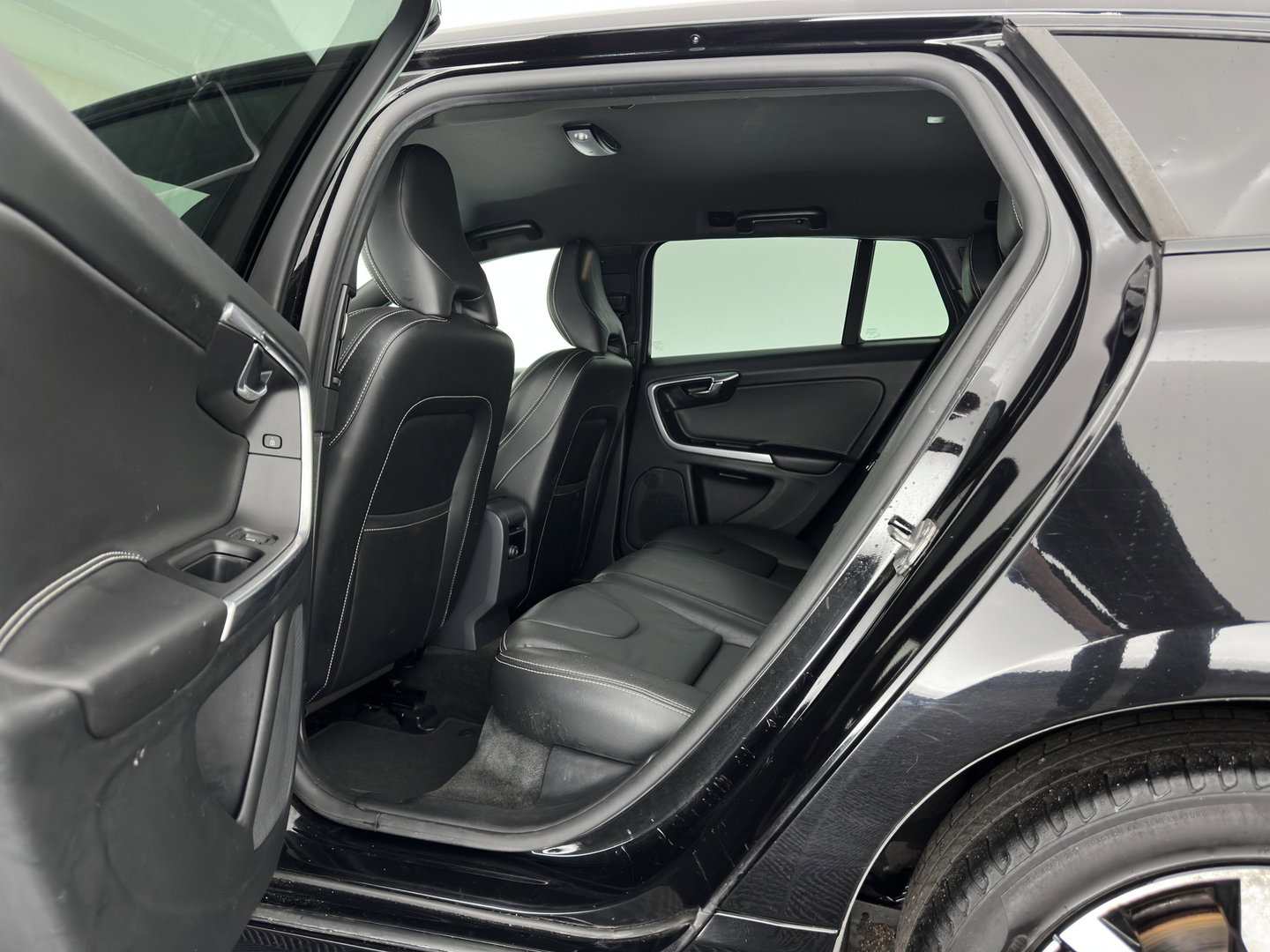 Volvo V60 2.0 D2 Summum *LEATHER | XENON | HEATED-COMFORTSEATS | NAVI-FULLMAP | PRIVACY-GLASS | ECC | PDC | CRUISE | 17''ALU*