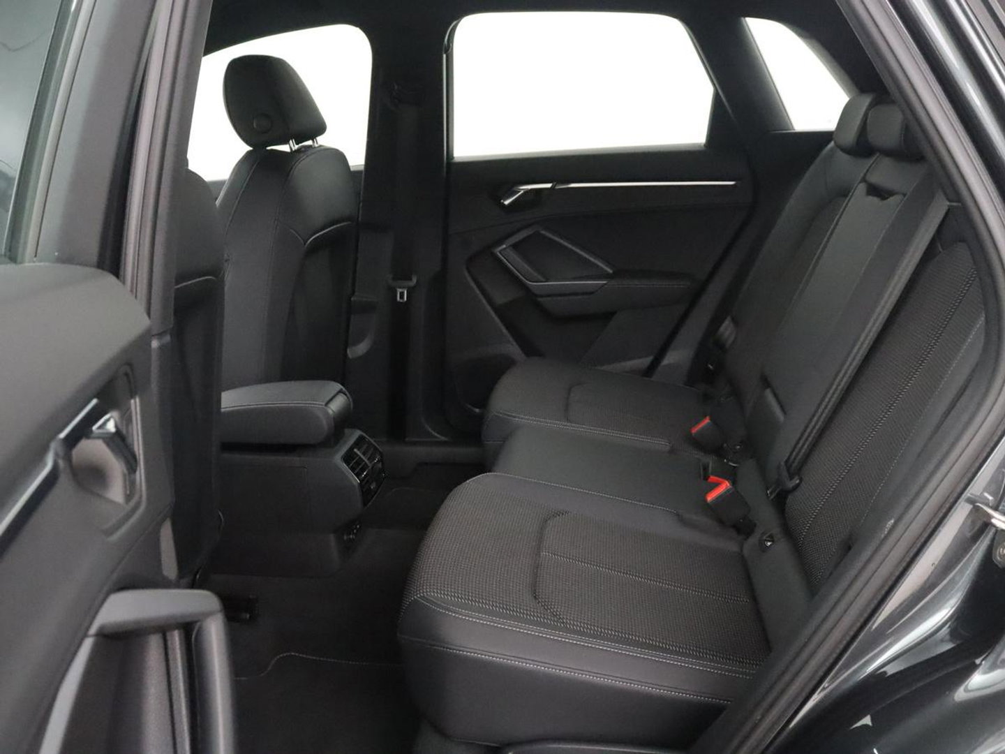 Audi Q3 45 TFSI e S edition | SOH 94,1% | Half leder | Cruise control | Park assist | Navigatie | Bluetooth | Drive select | Full LED