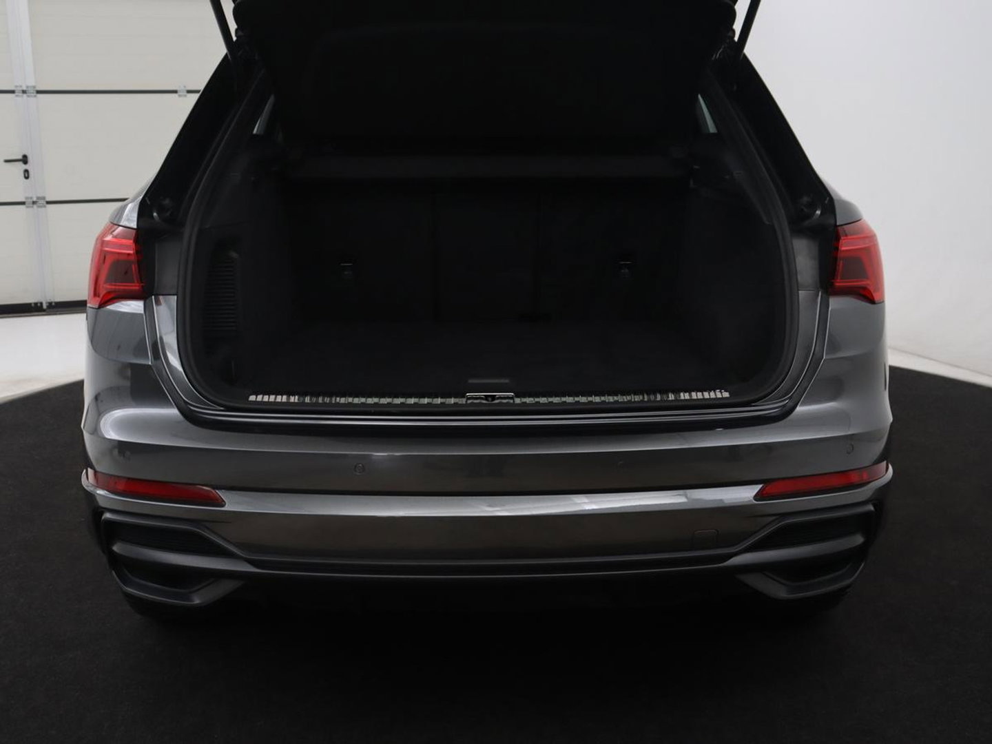 Audi Q3 45 TFSI e S edition | SOH 94,1% | Half leder | Cruise control | Park assist | Navigatie | Bluetooth | Drive select | Full LED