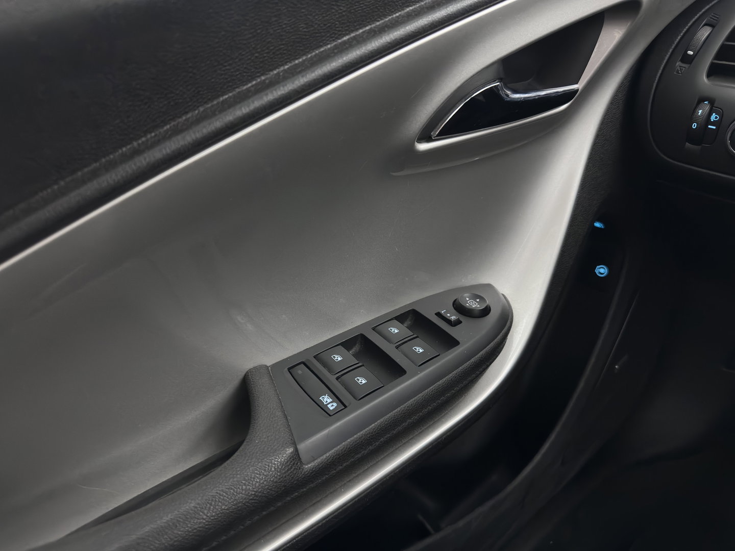 Opel Ampera 1.4 Aut. *NAVI-FULLMAP | LEATHER | BOSE-AUDIO | KEYLESS | CAMERA | DAB | ECC | PDC | CRUISE | DIGI-COCKPIT | HEATED-COMFORTSEATS | 17''ALU*