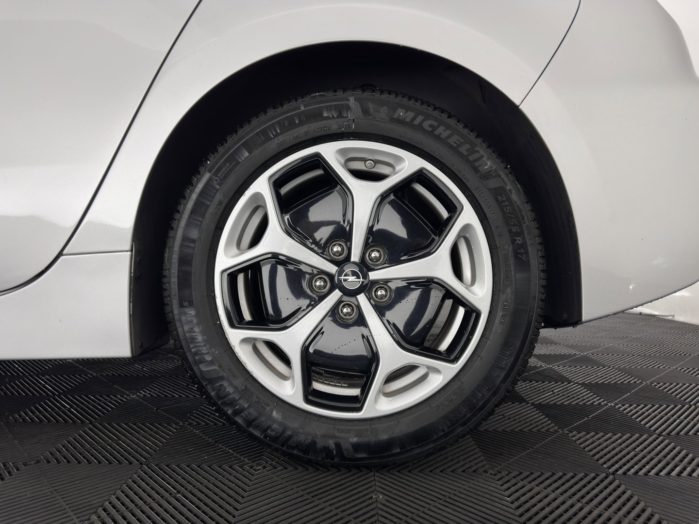 Opel Ampera 1.4 Aut. *NAVI-FULLMAP | LEATHER | BOSE-AUDIO | KEYLESS | CAMERA | DAB | ECC | PDC | CRUISE | DIGI-COCKPIT | HEATED-COMFORTSEATS | 17''ALU*