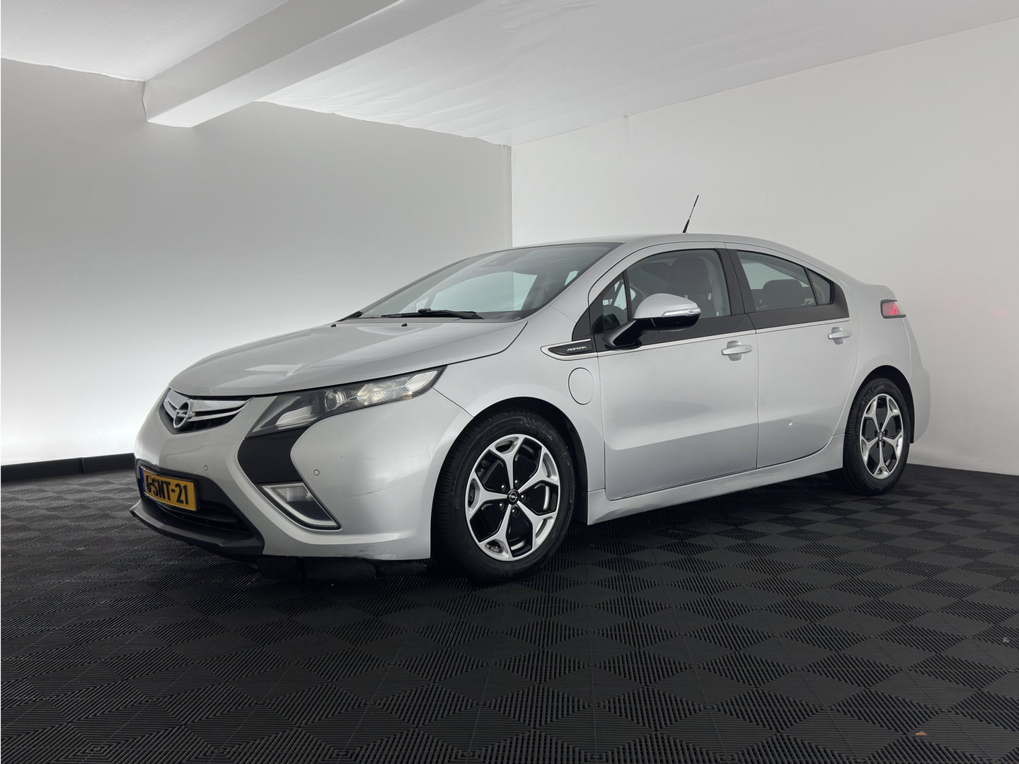 Opel Ampera 1.4 Aut. *NAVI-FULLMAP | LEATHER | BOSE-AUDIO | KEYLESS | CAMERA | DAB | ECC | PDC | CRUISE | DIGI-COCKPIT | HEATED-COMFORTSEATS | 17''ALU*