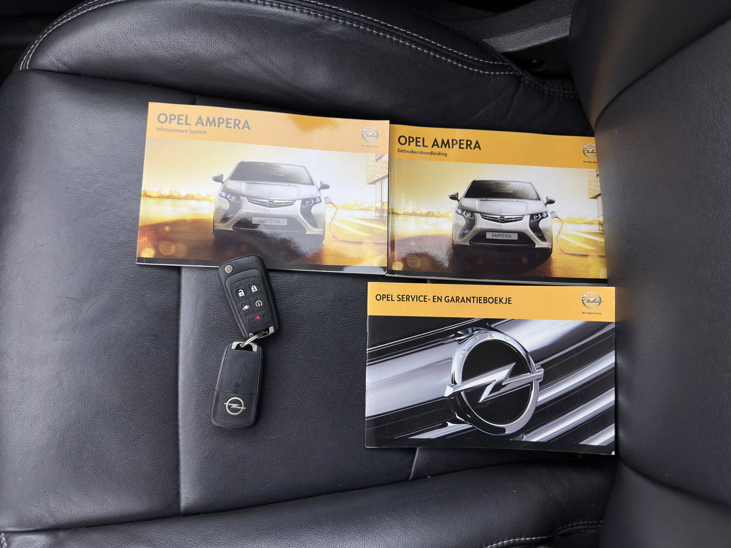 Opel Ampera 1.4 Aut. *NAVI-FULLMAP | LEATHER | BOSE-AUDIO | KEYLESS | CAMERA | DAB | ECC | PDC | CRUISE | DIGI-COCKPIT | HEATED-COMFORTSEATS | 17''ALU*