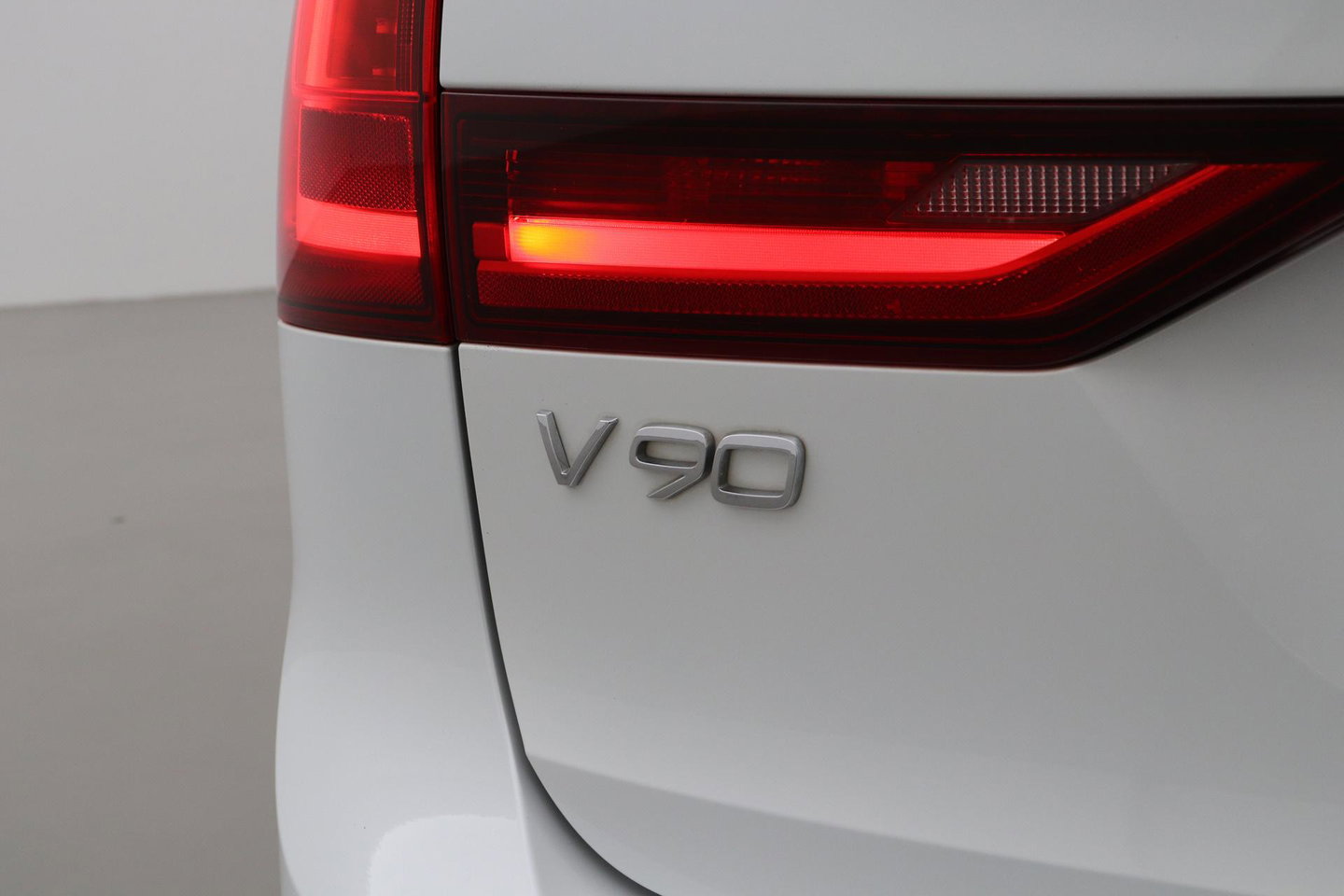 Volvo V90 2.0 T5 Inscription | Bowers&Wilkins | Pilot Assist | Panoramadak | BLIS | Standkachel | 21 Inch