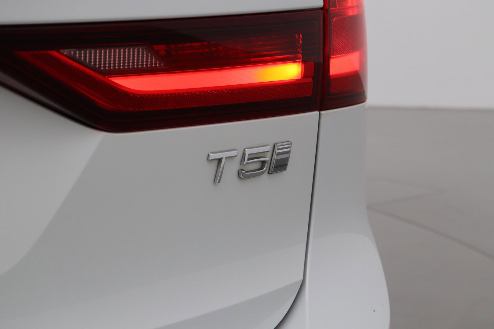Volvo V90 2.0 T5 Inscription | Bowers&Wilkins | Pilot Assist | Panoramadak | BLIS | Standkachel | 21 Inch