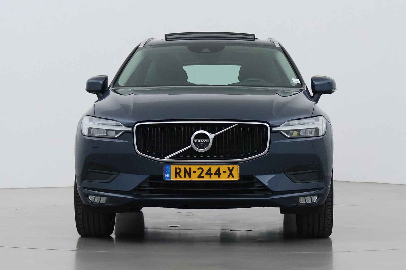 Volvo XC60 2.0 D4 AWD Momentum | Panoramadak | 360-camera | Trekhaak | BLIS | Head-Up