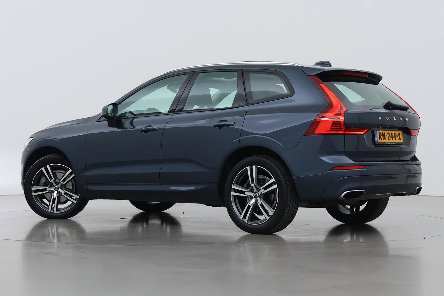 Volvo XC60 2.0 D4 AWD Momentum | Panoramadak | 360-camera | Trekhaak | BLIS | Head-Up