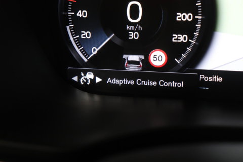 Volvo XC60 2.0 D4 AWD Momentum | Panoramadak | 360-camera | Trekhaak | BLIS | Head-Up