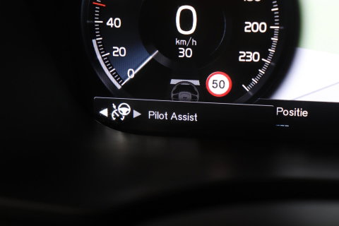 Volvo XC60 2.0 D4 AWD Momentum | Panoramadak | 360-camera | Trekhaak | BLIS | Head-Up