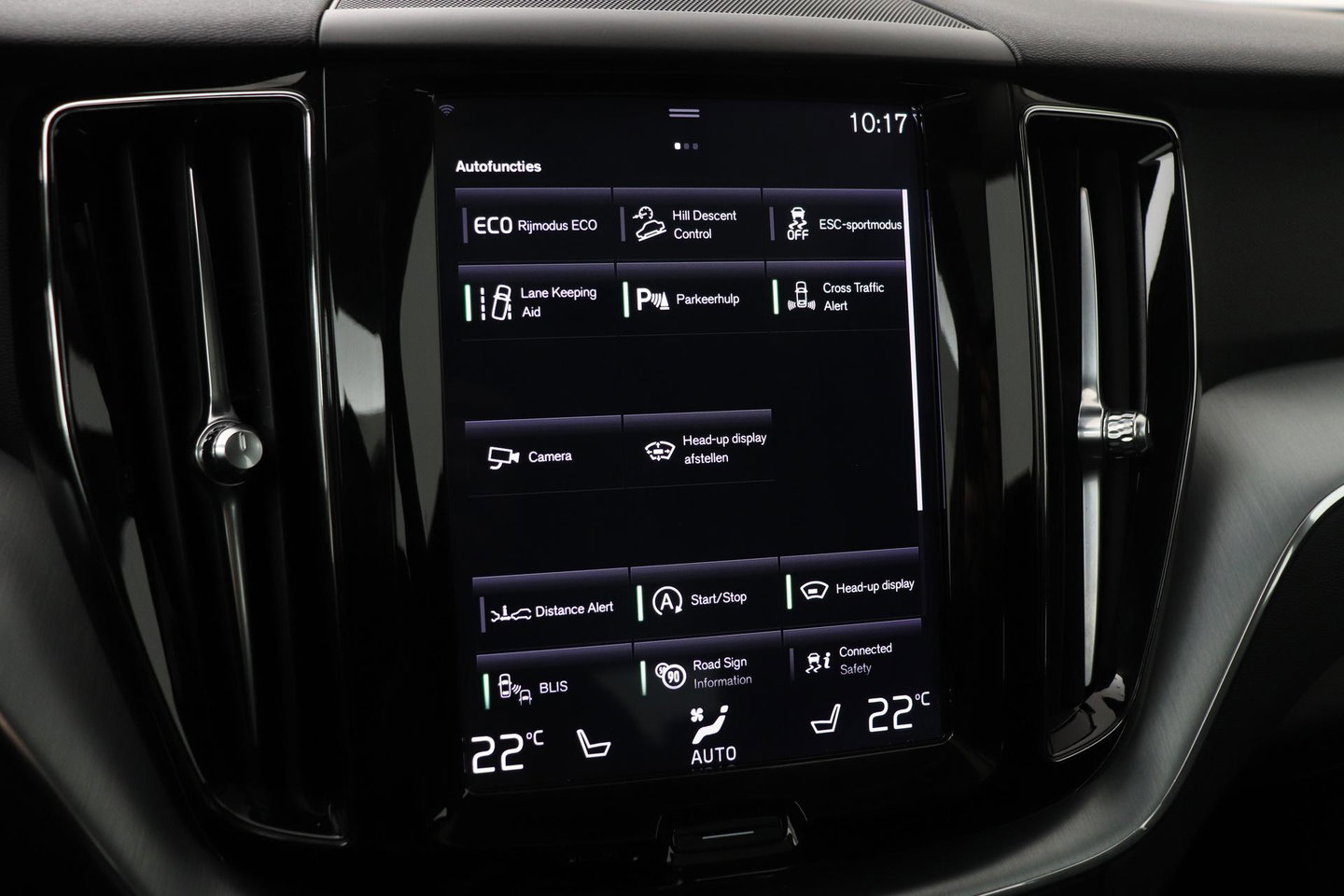 Volvo XC60 2.0 D4 AWD Momentum | Panoramadak | 360-camera | Trekhaak | BLIS | Head-Up