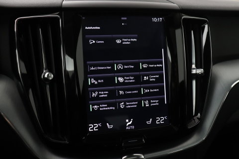 Volvo XC60 2.0 D4 AWD Momentum | Panoramadak | 360-camera | Trekhaak | BLIS | Head-Up