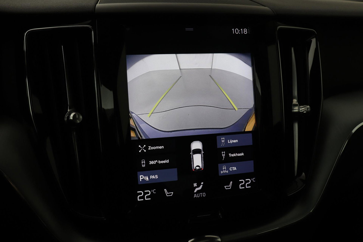 Volvo XC60 2.0 D4 AWD Momentum | Panoramadak | 360-camera | Trekhaak | BLIS | Head-Up