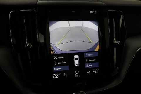 Volvo XC60 2.0 D4 AWD Momentum | Panoramadak | 360-camera | Trekhaak | BLIS | Head-Up