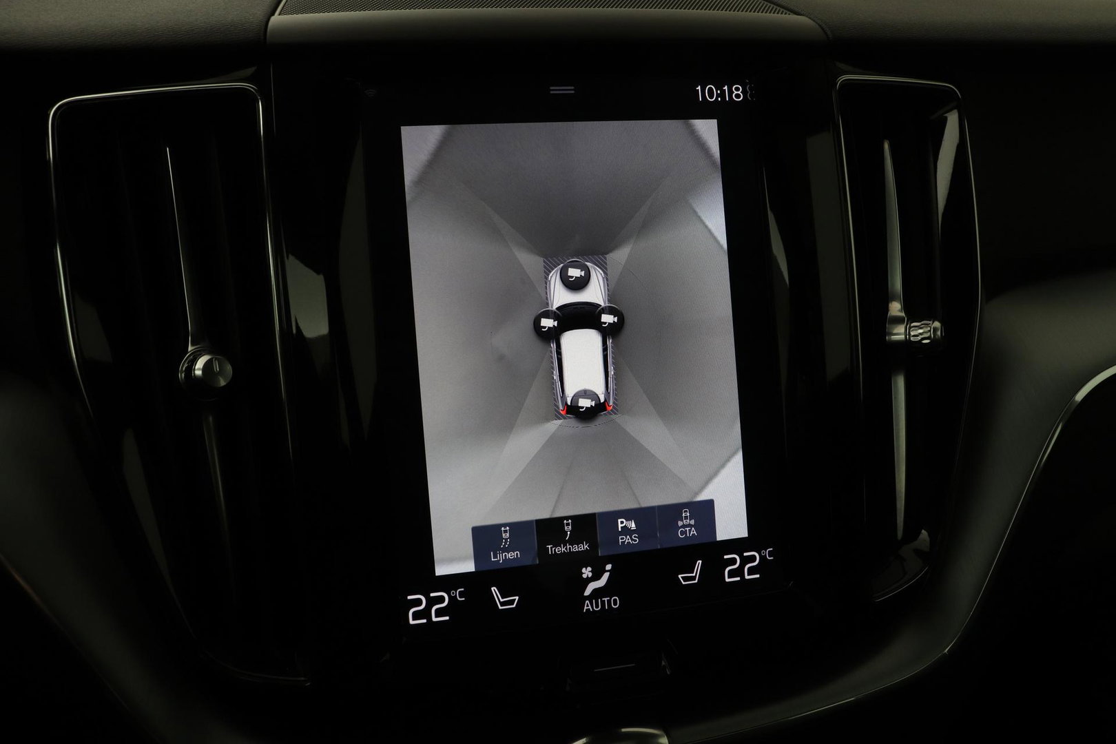 Volvo XC60 2.0 D4 AWD Momentum | Panoramadak | 360-camera | Trekhaak | BLIS | Head-Up