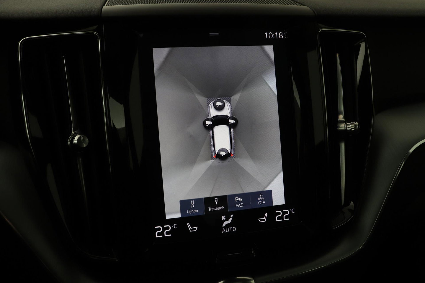Volvo XC60 2.0 D4 AWD Momentum | Panoramadak | 360-camera | Trekhaak | BLIS | Head-Up