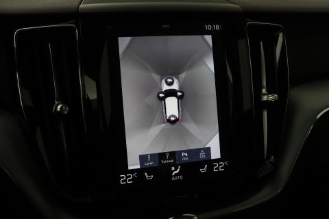 Volvo XC60 2.0 D4 AWD Momentum | Panoramadak | 360-camera | Trekhaak | BLIS | Head-Up