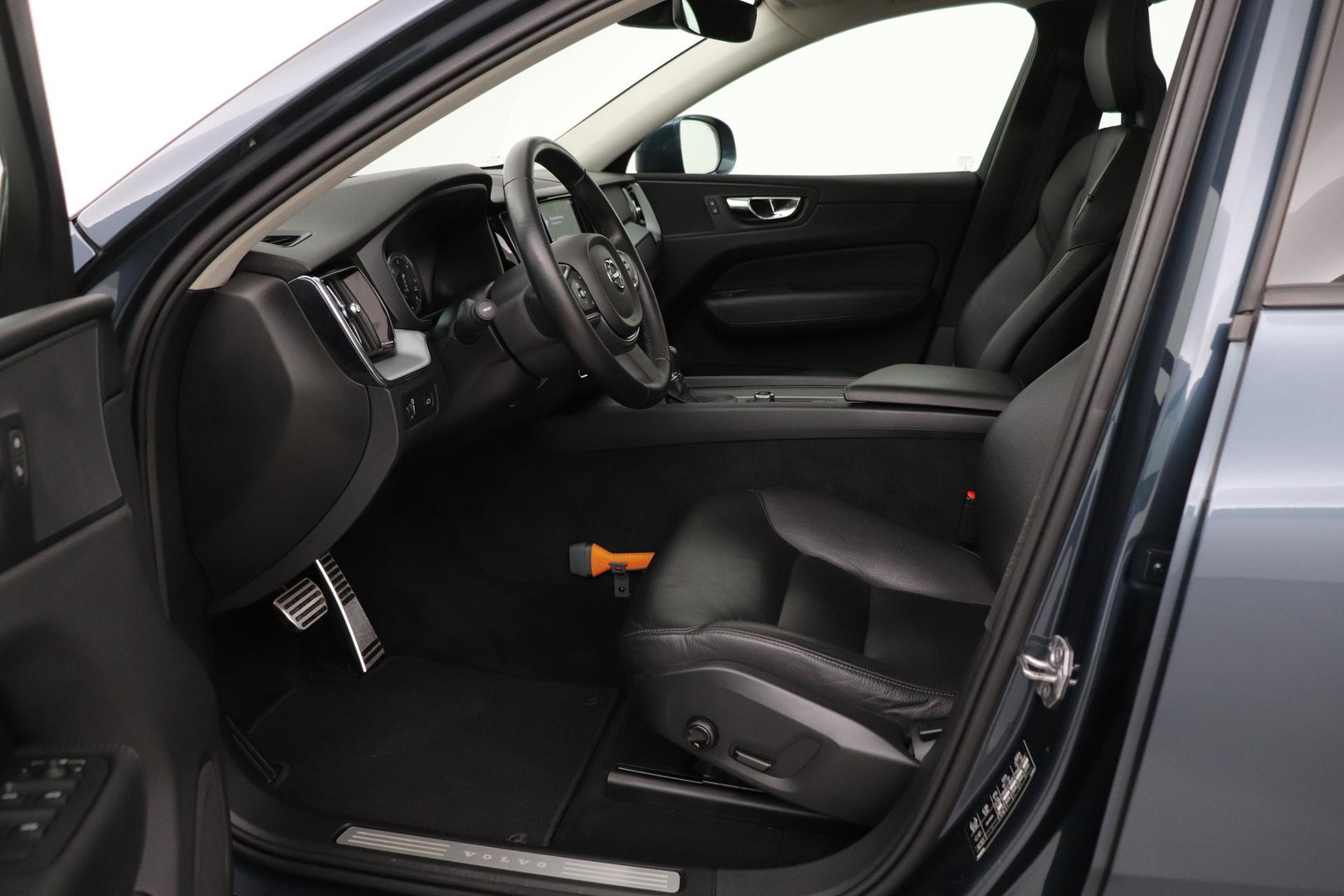 Volvo XC60 2.0 D4 AWD Momentum | Panoramadak | 360-camera | Trekhaak | BLIS | Head-Up