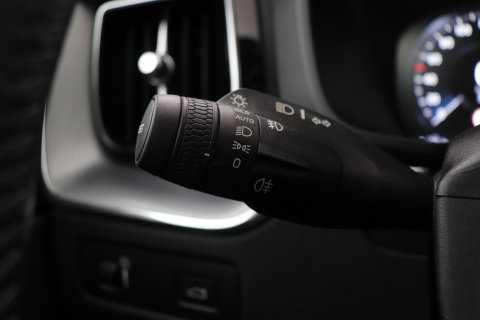 Volvo XC60 2.0 D4 AWD Momentum | Panoramadak | 360-camera | Trekhaak | BLIS | Head-Up