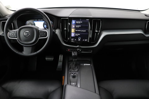 Volvo XC60 2.0 D4 AWD Momentum | Panoramadak | 360-camera | Trekhaak | BLIS | Head-Up