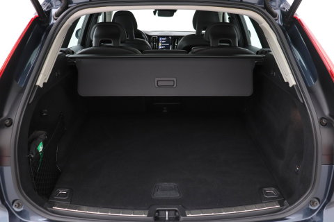 Volvo XC60 2.0 D4 AWD Momentum | Panoramadak | 360-camera | Trekhaak | BLIS | Head-Up